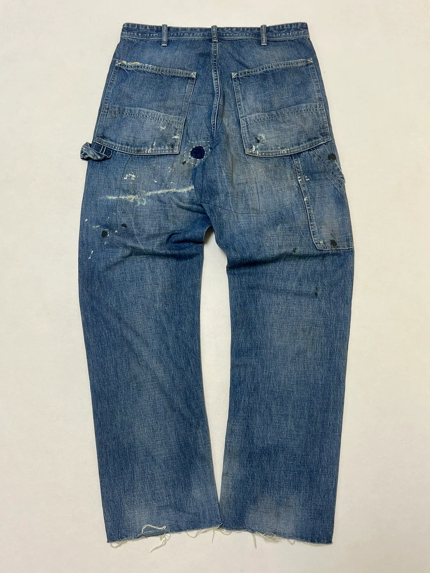 SAINT Mxxxxxx SAINT_DENIM PANTS/PAINTER /BLUE Logging trousers with knife-cut holes and splashed ink. Patch jeans. Blue S-XL. All accessories are molded and customized. Super heavy work. Washed and distressed. Knife-cut holes. Artificial splashed ink graffiti. Authentic version. Loose and stylish.